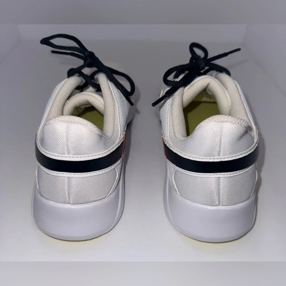 Nike Legend Essential 2 Women’s Training Sneakers White/Black Size 11.5 NWOT